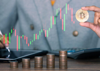 Report: BTC's technical flag signals long-term bullish trend