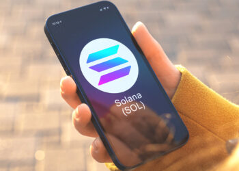 Crypto journalist's review boosts Solana's prominence