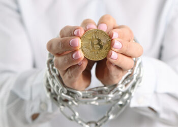 Crypto heist in Vietnam: 16 gang members and 2 cops on trial