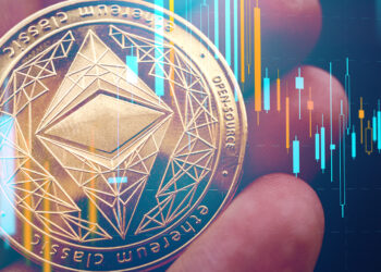 ETH's price gains against BTC with recovering network growth