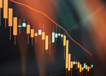 Bearish pressure causes BLUR price to drop; a reversal is imminent