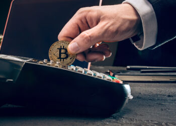 Peter Schiff Slams Bitcoin Post-Halving, Cites Transaction Costs and Delays