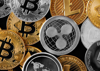 Ash Crypto Analyzes Altcoin Plunge Amid Market Speculation